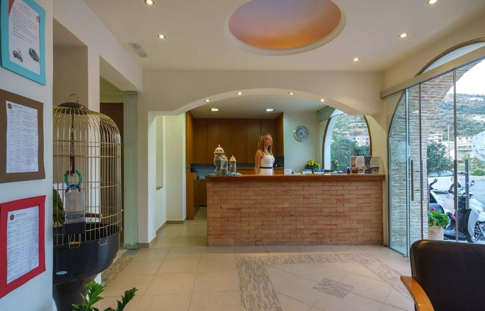 Alianthos Beach Hotel Плакиас Экстерьер фото